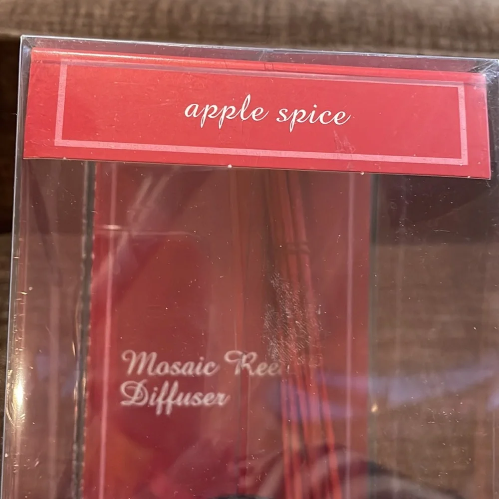 Set of Two Oil Diffusers with Oil - Picture 6 of 11